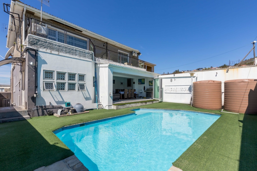 6 Bedroom Property for Sale in Walmer Estate Western Cape